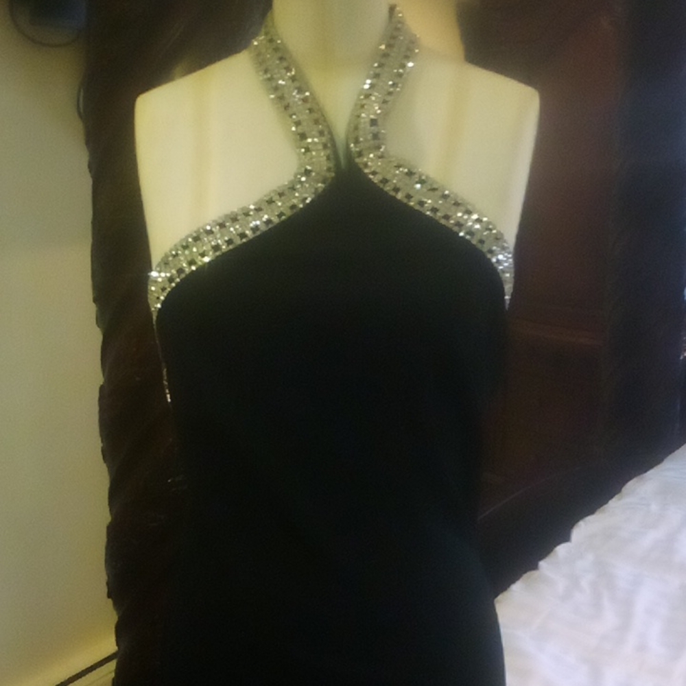 ELEGANT BLACK GOWN LINED TALK OF THE WALK. ATLANTIC CITY RHINSTONS BORDER